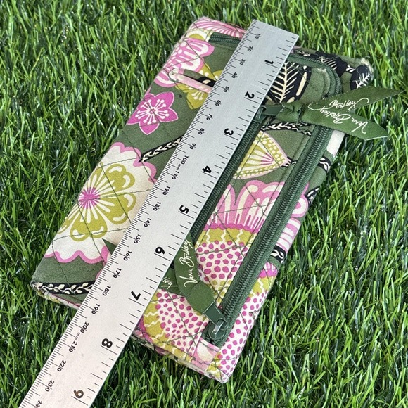 Vera Bradley Quilted Wallet Zip Organizer Green Pink Floral Cotton - Picture 9 of 10